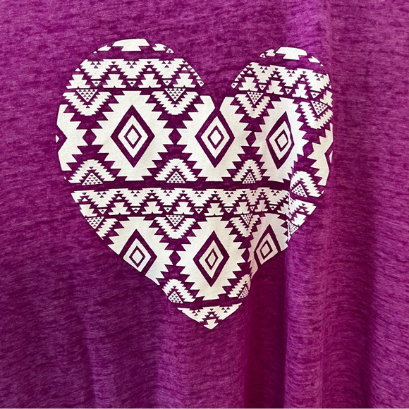 No Boundaries Fuchsia Pink Heart Graphic Workout Tank Top Tulip Back NWOT - Picture 11 of 11